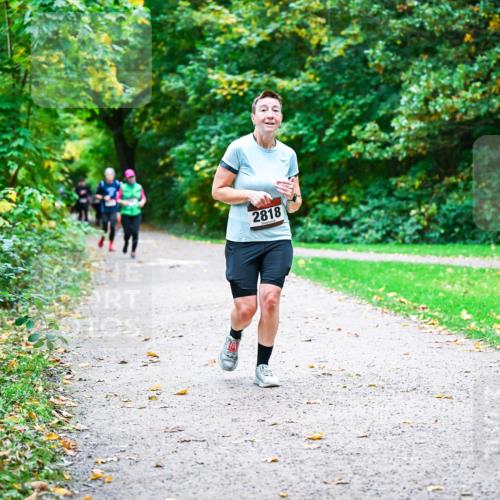12.10.2025 - Bramfelder Halbmarathon 2025 Dr. Thomas Lammeyer http://msf.ph/oto/9347651 12.10.2025 10:24:32 Laufen 2818 meine-sportfotos.de