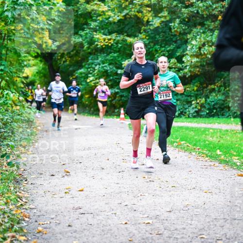 12.10.2025 - Bramfelder Halbmarathon 2025 Dr. Thomas Lammeyer http://msf.ph/oto/9347706 12.10.2025 10:24:45 Laufen 2291, 2192, 2316 meine-sportfotos.de