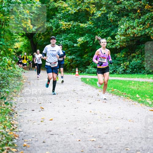 12.10.2025 - Bramfelder Halbmarathon 2025 Dr. Thomas Lammeyer http://msf.ph/oto/9347723 12.10.2025 10:24:48 Laufen 337, 2681, 2408, 2641 meine-sportfotos.de
