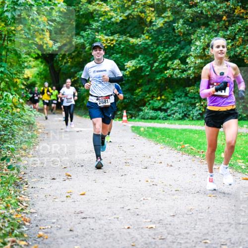 12.10.2025 - Bramfelder Halbmarathon 2025 Dr. Thomas Lammeyer http://msf.ph/oto/9347730 12.10.2025 10:24:49 Laufen 3337, 2681 meine-sportfotos.de