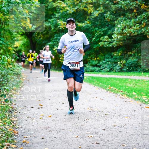 12.10.2025 - Bramfelder Halbmarathon 2025 Dr. Thomas Lammeyer http://msf.ph/oto/9347736 12.10.2025 10:24:50 Laufen 2681 meine-sportfotos.de