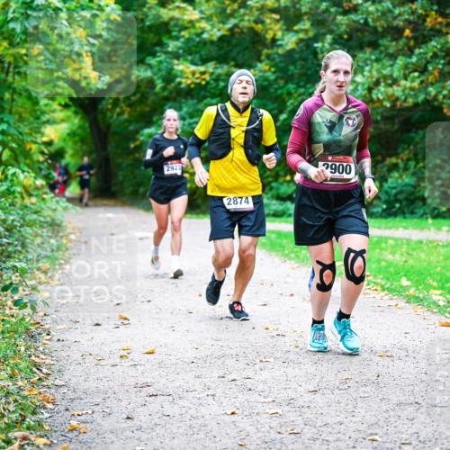 12.10.2025 - Bramfelder Halbmarathon 2025 Dr. Thomas Lammeyer http://msf.ph/oto/9347792 12.10.2025 10:24:59 Laufen 2923, 2874, 2900 meine-sportfotos.de