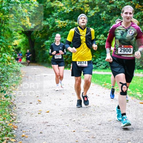12.10.2025 - Bramfelder Halbmarathon 2025 Dr. Thomas Lammeyer http://msf.ph/oto/9347794 12.10.2025 10:24:59 Laufen 2923, 2874, 2900 meine-sportfotos.de