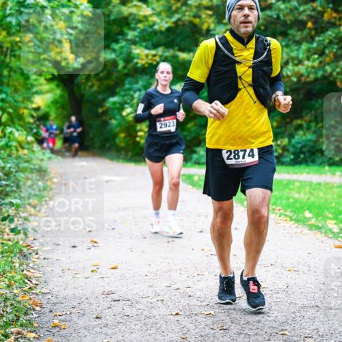 12.10.2025 - Bramfelder Halbmarathon 2025 Dr. Thomas Lammeyer http://msf.ph/oto/9347800 12.10.2025 10:25:00 Laufen 2923, 2874 meine-sportfotos.de