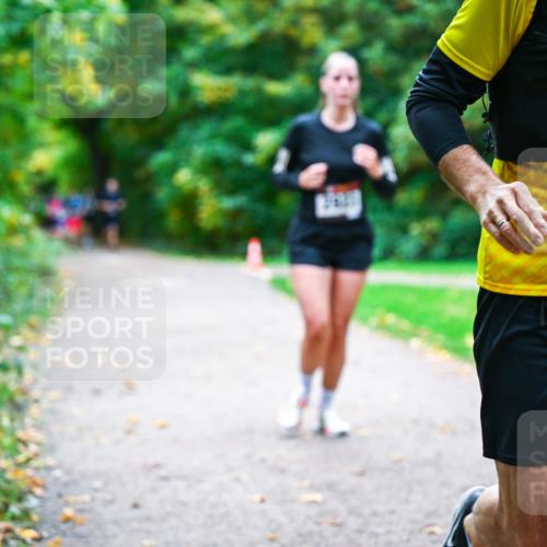 12.10.2025 - Bramfelder Halbmarathon 2025 Dr. Thomas Lammeyer http://msf.ph/oto/9347804 12.10.2025 10:25:01 Laufen 2874 meine-sportfotos.de