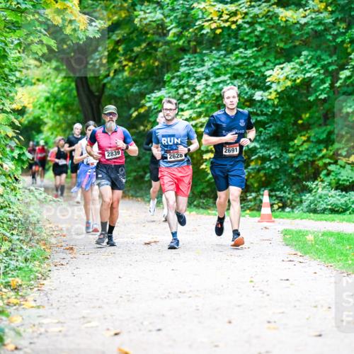 12.10.2025 - Bramfelder Halbmarathon 2025 Dr. Thomas Lammeyer http://msf.ph/oto/9347813 12.10.2025 10:25:08 Laufen 2839, 2628, 2691 meine-sportfotos.de
