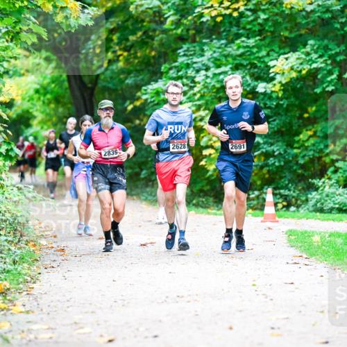 12.10.2025 - Bramfelder Halbmarathon 2025 Dr. Thomas Lammeyer http://msf.ph/oto/9347815 12.10.2025 10:25:08 Laufen 2839, 2628, 2691 meine-sportfotos.de