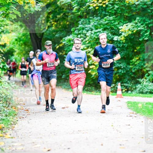 12.10.2025 - Bramfelder Halbmarathon 2025 Dr. Thomas Lammeyer http://msf.ph/oto/9347816 12.10.2025 10:25:08 Laufen 2839, 2628, 2691 meine-sportfotos.de