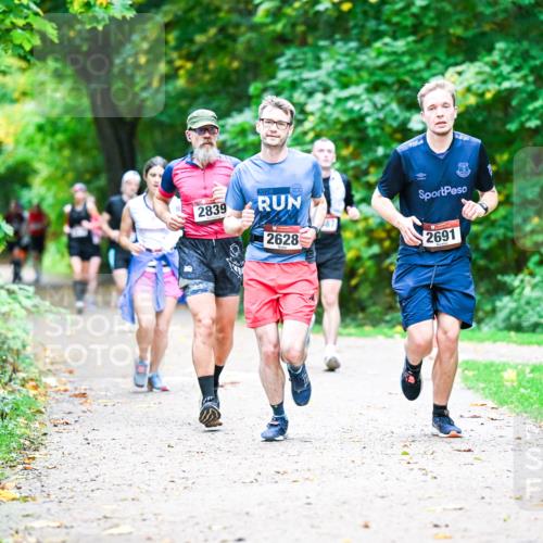 12.10.2025 - Bramfelder Halbmarathon 2025 Dr. Thomas Lammeyer http://msf.ph/oto/9347825 12.10.2025 10:25:09 Laufen 2839, 2024, 2628, 2691 meine-sportfotos.de