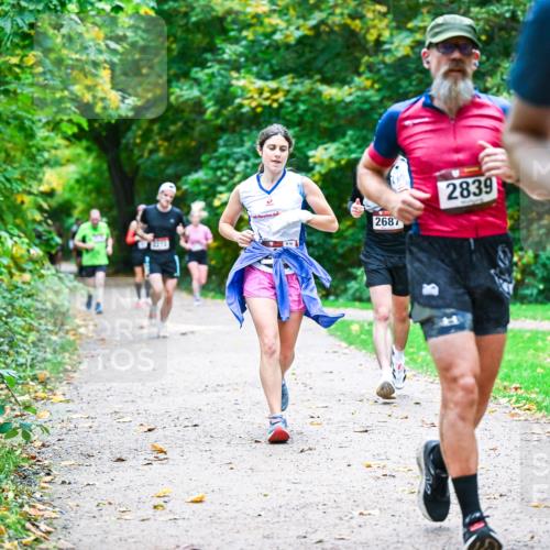 12.10.2025 - Bramfelder Halbmarathon 2025 Dr. Thomas Lammeyer http://msf.ph/oto/9347853 12.10.2025 10:25:14 Laufen 2687, 2839, 2 meine-sportfotos.de
