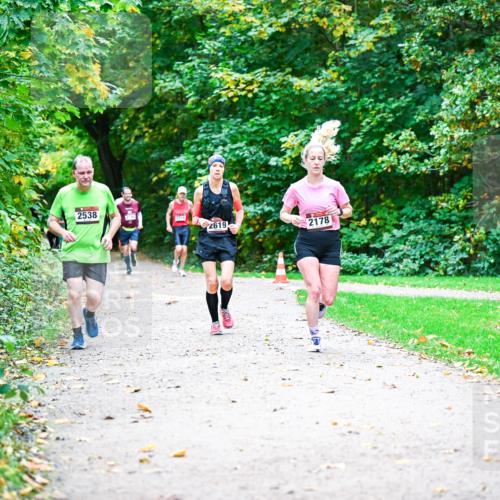 12.10.2025 - Bramfelder Halbmarathon 2025 Dr. Thomas Lammeyer http://msf.ph/oto/9347891 12.10.2025 10:25:20 Laufen 2538, 2619, 2178 meine-sportfotos.de