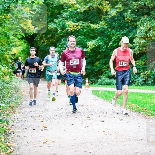 12.10.2025 - Bramfelder Halbmarathon 2025 Dr. Thomas Lammeyer http://msf.ph/oto/9347931 12.10.2025 10:25:26 Laufen 2848, 2330, 2190, 2314 meine-sportfotos.de