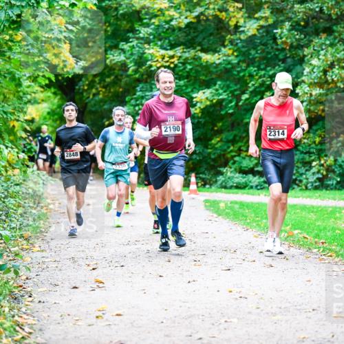 12.10.2025 - Bramfelder Halbmarathon 2025 Dr. Thomas Lammeyer http://msf.ph/oto/9347932 12.10.2025 10:25:27 Laufen 2848, 2330, 2190, 2314 meine-sportfotos.de