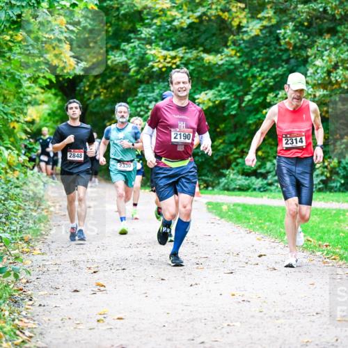 12.10.2025 - Bramfelder Halbmarathon 2025 Dr. Thomas Lammeyer http://msf.ph/oto/9347933 12.10.2025 10:25:27 Laufen 2848, 2330, 2190, 2314 meine-sportfotos.de