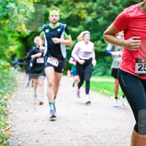 12.10.2025 - Bramfelder Halbmarathon 2025 Dr. Thomas Lammeyer http://msf.ph/oto/9347975 12.10.2025 10:25:38 Laufen 2514, 4, 34, 2510 meine-sportfotos.de