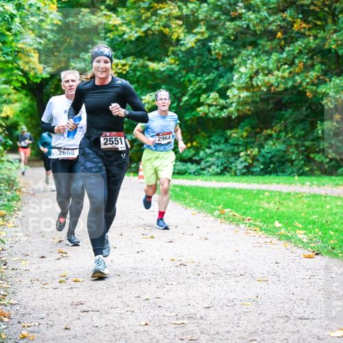 12.10.2025 - Bramfelder Halbmarathon 2025 Dr. Thomas Lammeyer http://msf.ph/oto/9348018 12.10.2025 10:25:45 Laufen 2668, 2551, 2964 meine-sportfotos.de