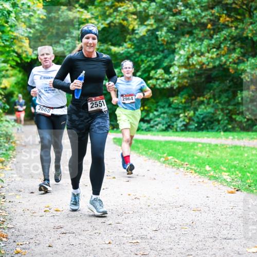 12.10.2025 - Bramfelder Halbmarathon 2025 Dr. Thomas Lammeyer http://msf.ph/oto/9348020 12.10.2025 10:25:45 Laufen 2668, 2551, 2964 meine-sportfotos.de
