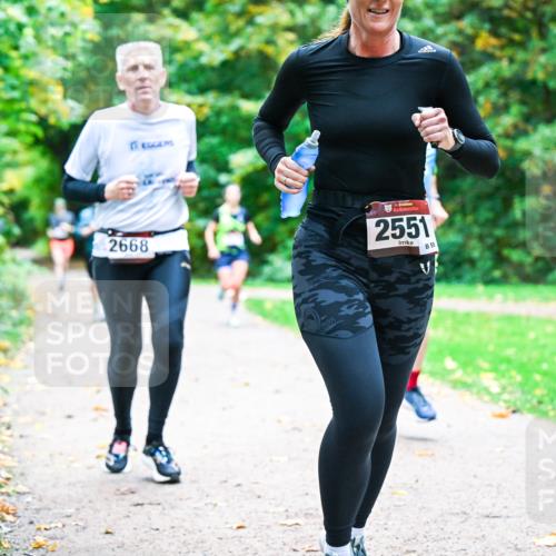 12.10.2025 - Bramfelder Halbmarathon 2025 Dr. Thomas Lammeyer http://msf.ph/oto/9348026 12.10.2025 10:25:46 Laufen 2668, 34, 2551, 59 meine-sportfotos.de