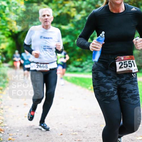 12.10.2025 - Bramfelder Halbmarathon 2025 Dr. Thomas Lammeyer http://msf.ph/oto/9348028 12.10.2025 10:25:46 Laufen 2668, 34, 2551, 59 meine-sportfotos.de