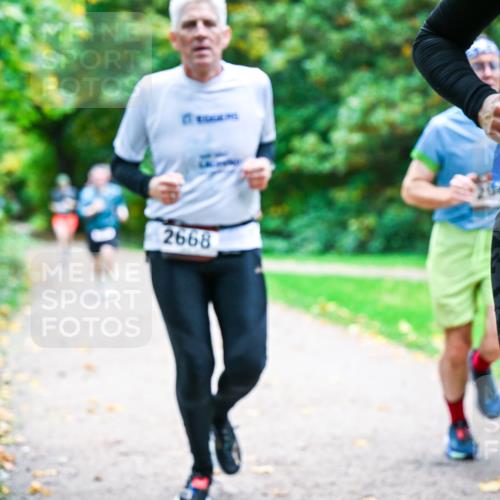 12.10.2025 - Bramfelder Halbmarathon 2025 Dr. Thomas Lammeyer http://msf.ph/oto/9348030 12.10.2025 10:25:47 Laufen 2668 meine-sportfotos.de