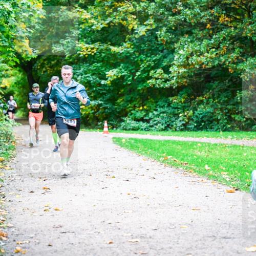 12.10.2025 - Bramfelder Halbmarathon 2025 Dr. Thomas Lammeyer http://msf.ph/oto/9348045 12.10.2025 10:25:49 Laufen 2889, 2876 meine-sportfotos.de