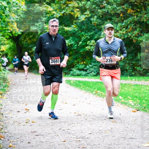 12.10.2025 - Bramfelder Halbmarathon 2025 Dr. Thomas Lammeyer http://msf.ph/oto/9348070 12.10.2025 10:25:53 Laufen 2683, 894, 239 meine-sportfotos.de