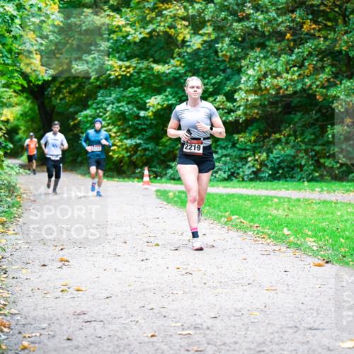 12.10.2025 - Bramfelder Halbmarathon 2025 Dr. Thomas Lammeyer http://msf.ph/oto/9348082 12.10.2025 10:25:58 Laufen 2219 meine-sportfotos.de