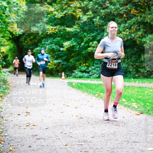 12.10.2025 - Bramfelder Halbmarathon 2025 Dr. Thomas Lammeyer http://msf.ph/oto/9348088 12.10.2025 10:25:59 Laufen 2219 meine-sportfotos.de