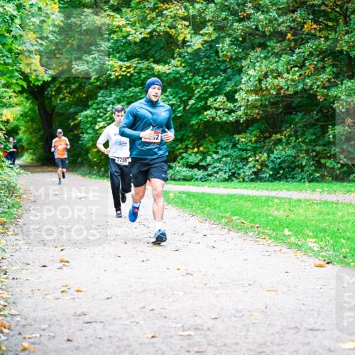 12.10.2025 - Bramfelder Halbmarathon 2025 Dr. Thomas Lammeyer http://msf.ph/oto/9348098 12.10.2025 10:26:02 Laufen 2730 meine-sportfotos.de