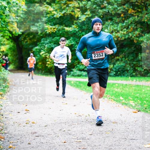 12.10.2025 - Bramfelder Halbmarathon 2025 Dr. Thomas Lammeyer http://msf.ph/oto/9348106 12.10.2025 10:26:03 Laufen 2730, 2352 meine-sportfotos.de