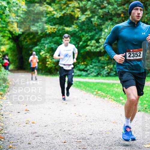 12.10.2025 - Bramfelder Halbmarathon 2025 Dr. Thomas Lammeyer http://msf.ph/oto/9348110 12.10.2025 10:26:03 Laufen 2238, 2352 meine-sportfotos.de