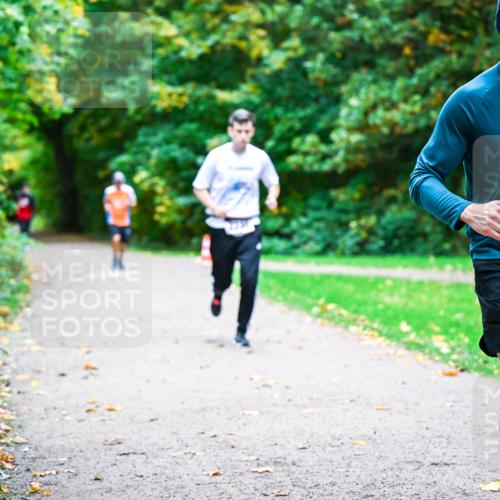 12.10.2025 - Bramfelder Halbmarathon 2025 Dr. Thomas Lammeyer http://msf.ph/oto/9348112 12.10.2025 10:26:04 Laufen 34, 2352, 8 meine-sportfotos.de