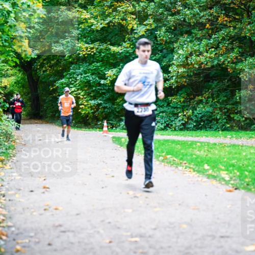 12.10.2025 - Bramfelder Halbmarathon 2025 Dr. Thomas Lammeyer http://msf.ph/oto/9348114 12.10.2025 10:26:04 Laufen 2238 meine-sportfotos.de