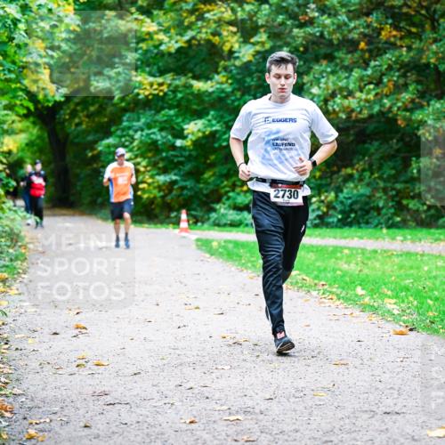 12.10.2025 - Bramfelder Halbmarathon 2025 Dr. Thomas Lammeyer http://msf.ph/oto/9348117 12.10.2025 10:26:05 Laufen 2730 meine-sportfotos.de