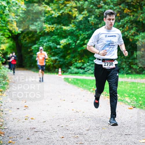 12.10.2025 - Bramfelder Halbmarathon 2025 Dr. Thomas Lammeyer http://msf.ph/oto/9348120 12.10.2025 10:26:05 Laufen 2730 meine-sportfotos.de