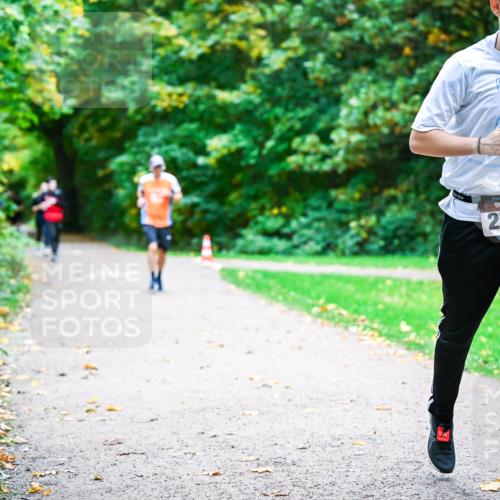 12.10.2025 - Bramfelder Halbmarathon 2025 Dr. Thomas Lammeyer http://msf.ph/oto/9348125 12.10.2025 10:26:06 Laufen 2730 meine-sportfotos.de