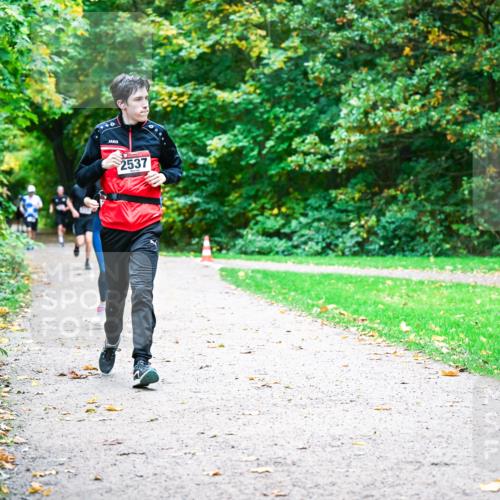 12.10.2025 - Bramfelder Halbmarathon 2025 Dr. Thomas Lammeyer http://msf.ph/oto/9348140 12.10.2025 10:26:13 Laufen 2537 meine-sportfotos.de