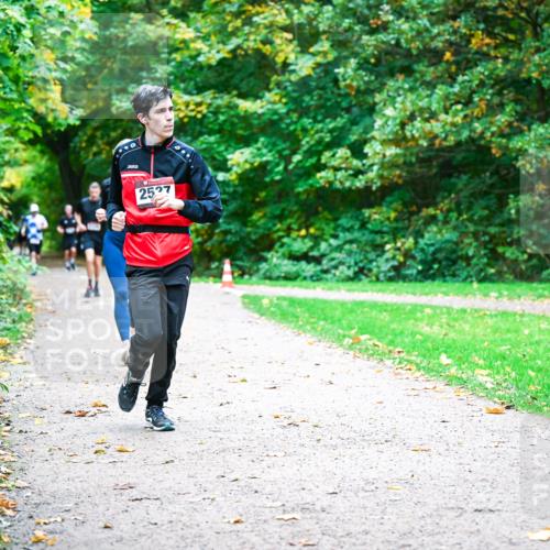 12.10.2025 - Bramfelder Halbmarathon 2025 Dr. Thomas Lammeyer http://msf.ph/oto/9348141 12.10.2025 10:26:14 Laufen 2527 meine-sportfotos.de