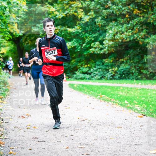 12.10.2025 - Bramfelder Halbmarathon 2025 Dr. Thomas Lammeyer http://msf.ph/oto/9348143 12.10.2025 10:26:14 Laufen 2537 meine-sportfotos.de