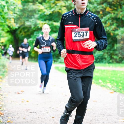 12.10.2025 - Bramfelder Halbmarathon 2025 Dr. Thomas Lammeyer http://msf.ph/oto/9348151 12.10.2025 10:26:15 Laufen 2811, 2537 meine-sportfotos.de