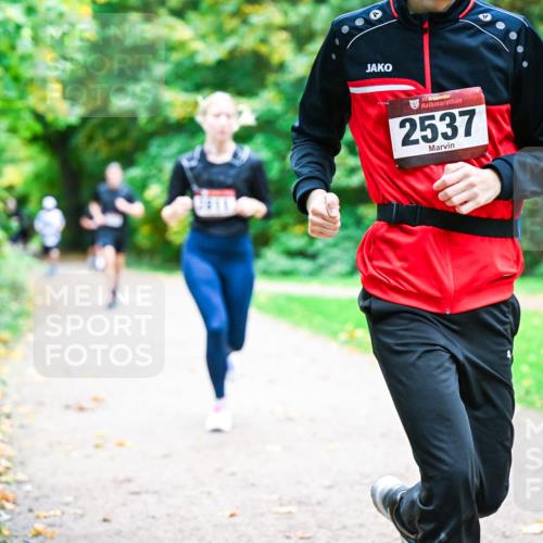 12.10.2025 - Bramfelder Halbmarathon 2025 Dr. Thomas Lammeyer http://msf.ph/oto/9348153 12.10.2025 10:26:15 Laufen 34, 2537 meine-sportfotos.de
