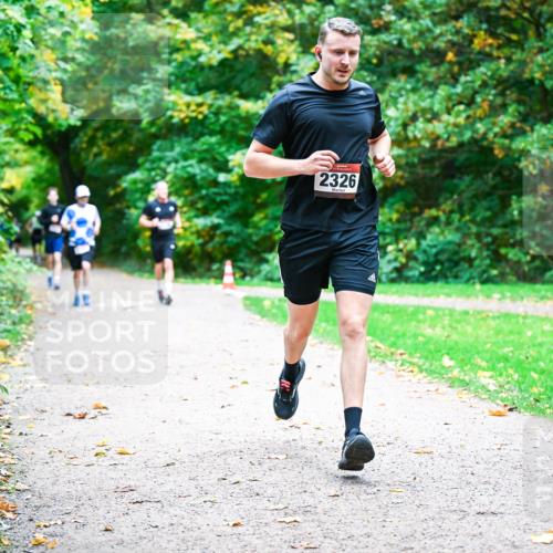 12.10.2025 - Bramfelder Halbmarathon 2025 Dr. Thomas Lammeyer http://msf.ph/oto/9348170 12.10.2025 10:26:20 Laufen 2326 meine-sportfotos.de