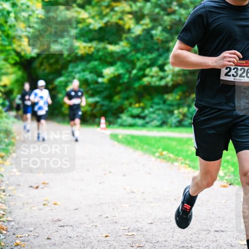 12.10.2025 - Bramfelder Halbmarathon 2025 Dr. Thomas Lammeyer http://msf.ph/oto/9348176 12.10.2025 10:26:20 Laufen 2326 meine-sportfotos.de