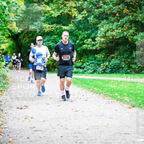 12.10.2025 - Bramfelder Halbmarathon 2025 Dr. Thomas Lammeyer http://msf.ph/oto/9348186 12.10.2025 10:26:24 Laufen 2488, 2246 meine-sportfotos.de