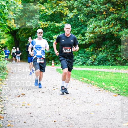 12.10.2025 - Bramfelder Halbmarathon 2025 Dr. Thomas Lammeyer http://msf.ph/oto/9348189 12.10.2025 10:26:24 Laufen 2488, 2246 meine-sportfotos.de