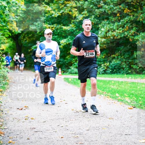 12.10.2025 - Bramfelder Halbmarathon 2025 Dr. Thomas Lammeyer http://msf.ph/oto/9348192 12.10.2025 10:26:25 Laufen 2488, 2246 meine-sportfotos.de