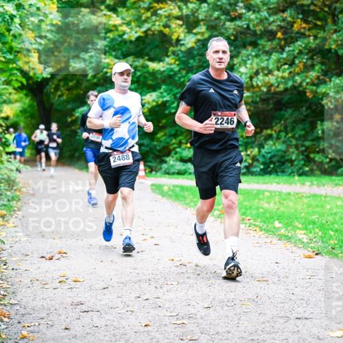 12.10.2025 - Bramfelder Halbmarathon 2025 Dr. Thomas Lammeyer http://msf.ph/oto/9348193 12.10.2025 10:26:25 Laufen 2488, 2246 meine-sportfotos.de