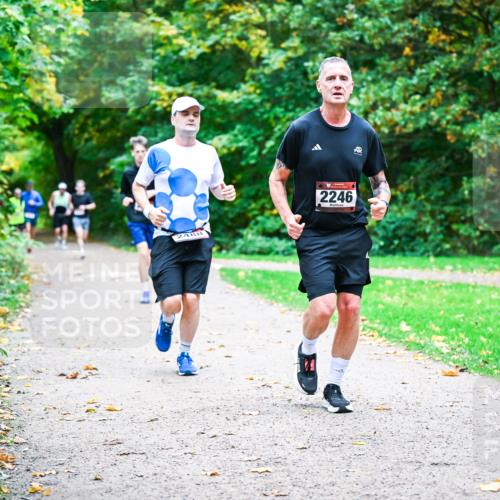 12.10.2025 - Bramfelder Halbmarathon 2025 Dr. Thomas Lammeyer http://msf.ph/oto/9348194 12.10.2025 10:26:25 Laufen 2246 meine-sportfotos.de