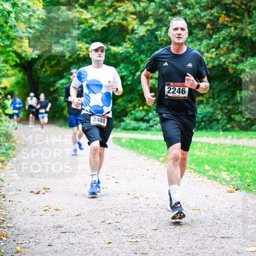 12.10.2025 - Bramfelder Halbmarathon 2025 Dr. Thomas Lammeyer http://msf.ph/oto/9348195 12.10.2025 10:26:25 Laufen 2488, 2246 meine-sportfotos.de