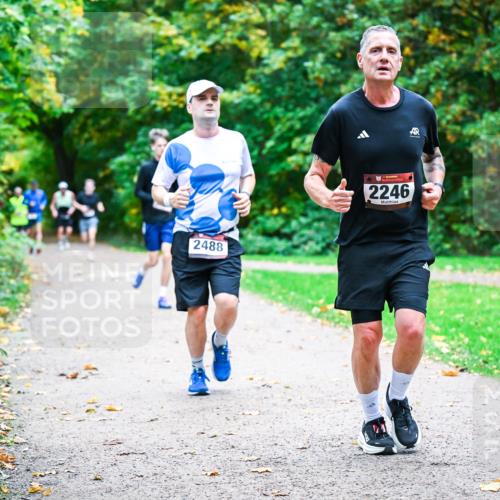 12.10.2025 - Bramfelder Halbmarathon 2025 Dr. Thomas Lammeyer http://msf.ph/oto/9348197 12.10.2025 10:26:25 Laufen 2488, 2246 meine-sportfotos.de